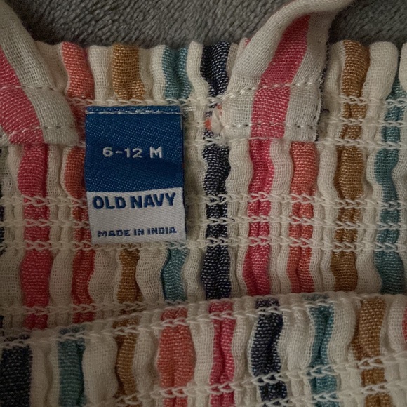 Old Navy Baby Girls Smocked Bodice Romper Size 6-12 Months - Picture 2 of 4